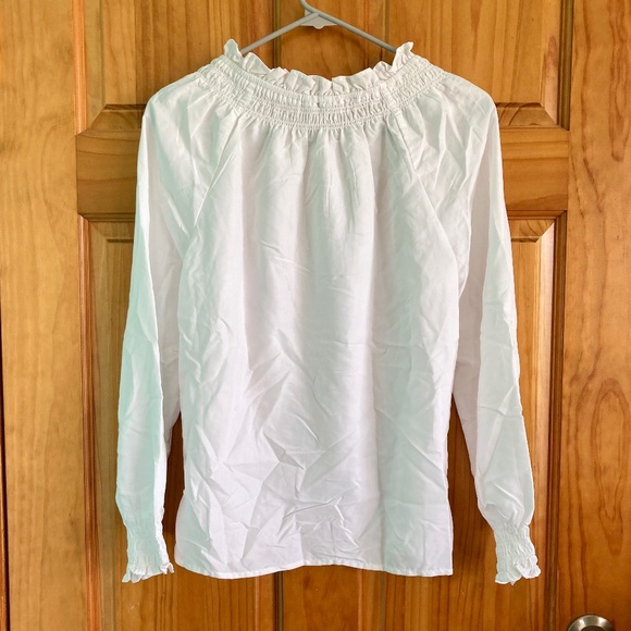 Women’s size small Crown and Ivy long sleeved white flowy blouse with smocking - Picture 5 of 7